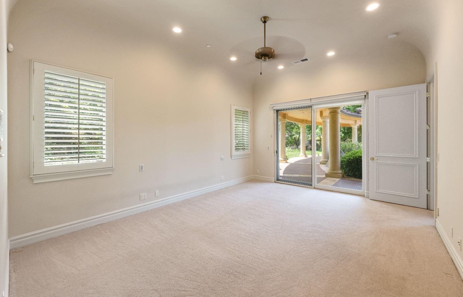 6352 Calle Montalvo Cir, Roseville CA  95746-5821 exterior