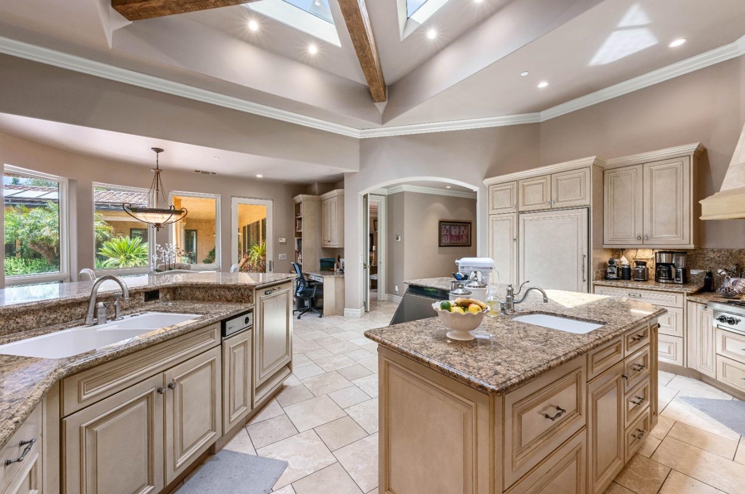 6352 Calle Montalvo Cir, Roseville CA  95746-5821 exterior