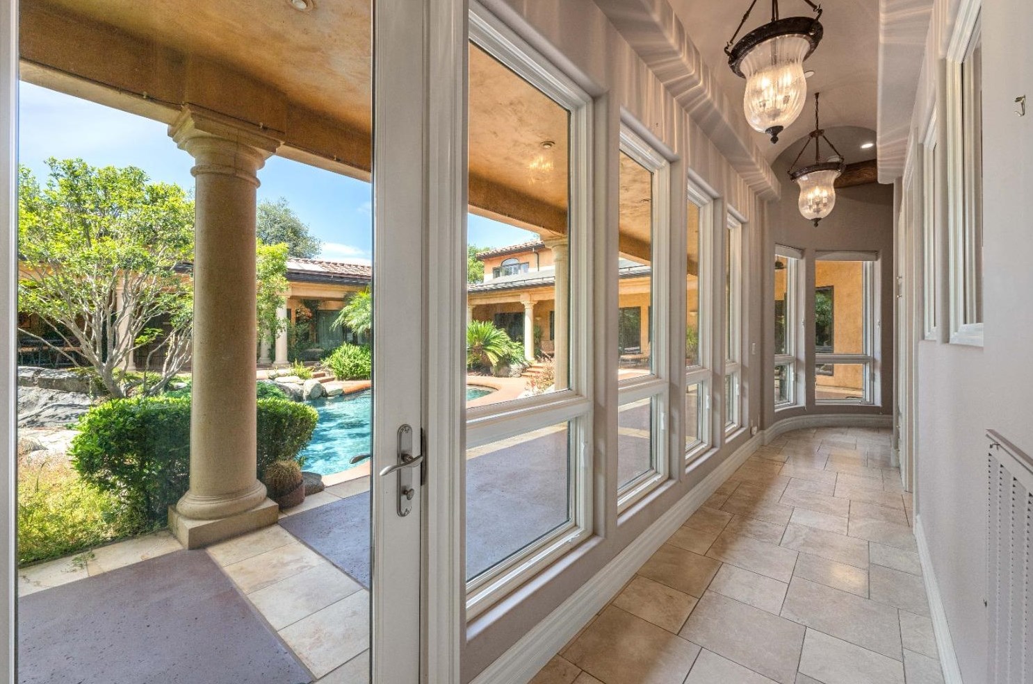 6352 Calle Montalvo Cir, Roseville CA  95746-5821 exterior