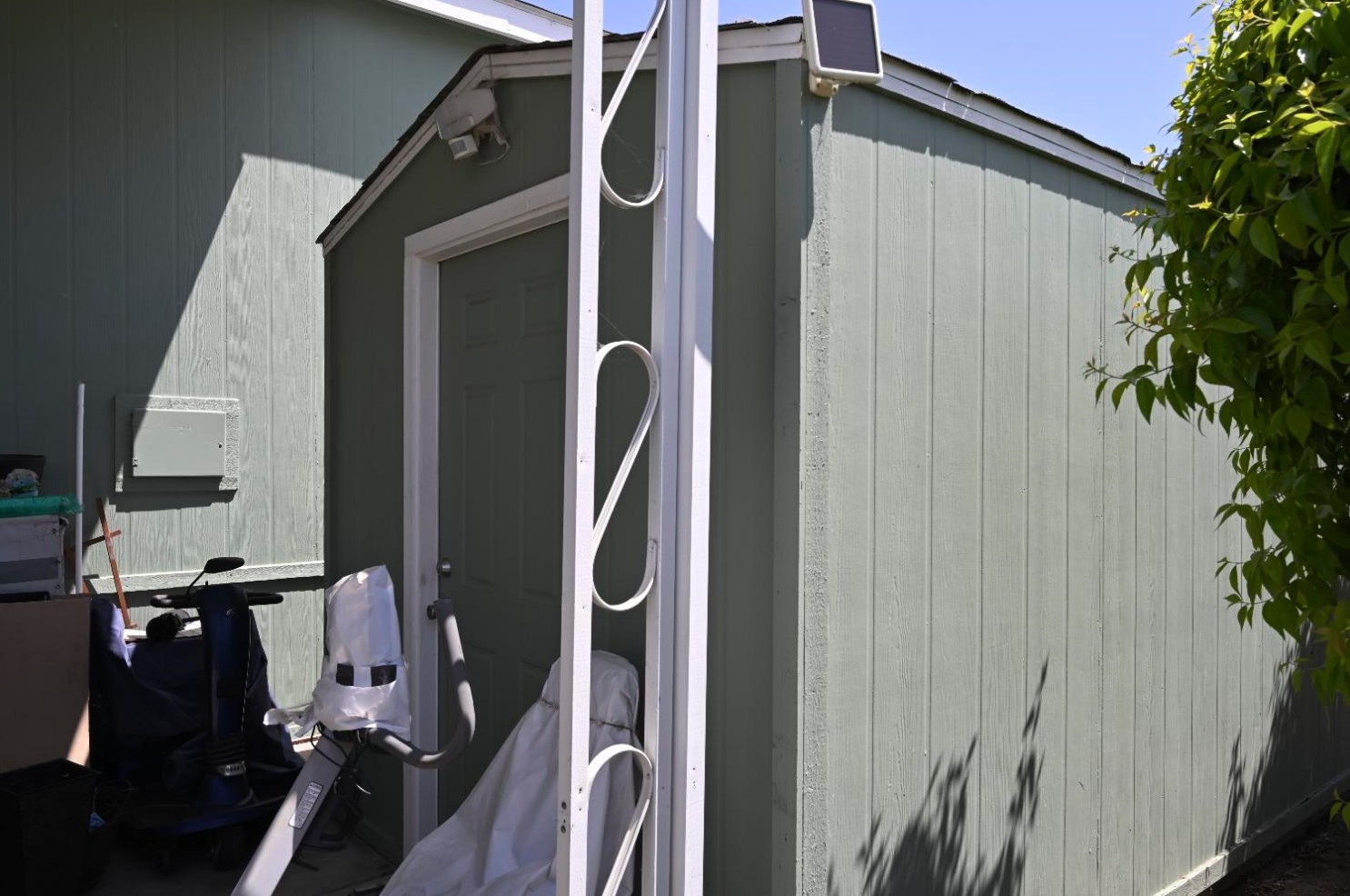 1584 Duke Dr, Livingston CA  95334-9343 exterior