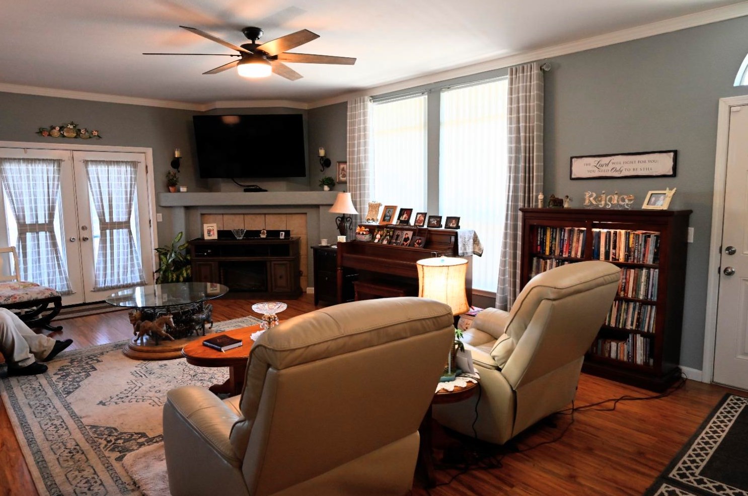 1584 Duke Dr, Livingston CA  95334-9343 exterior