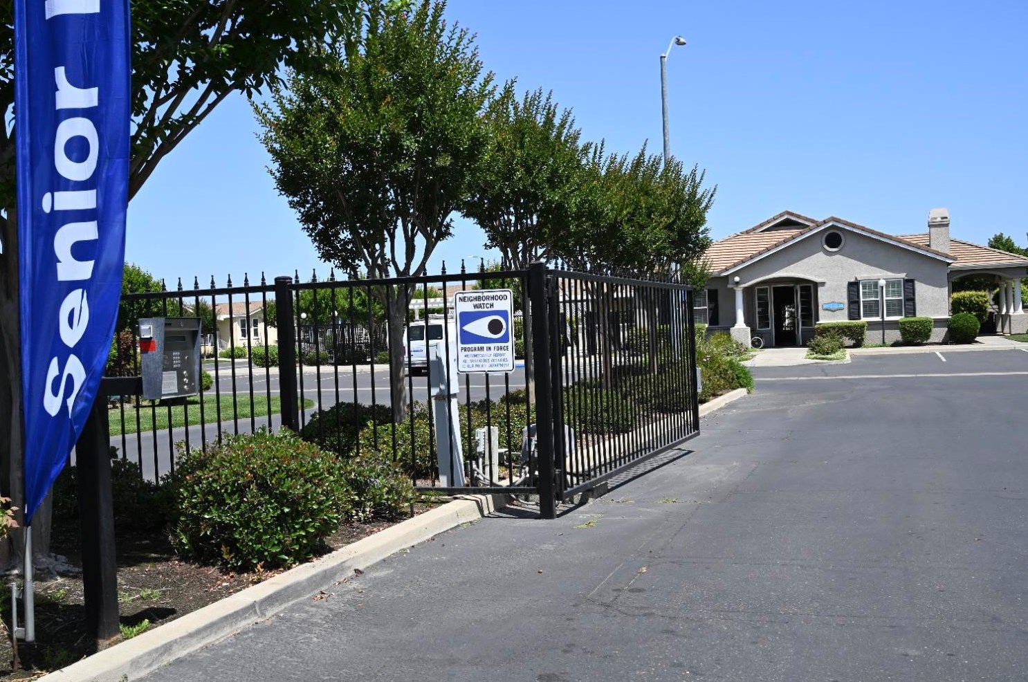 1584 Duke Dr, Livingston CA  95334-9343 exterior