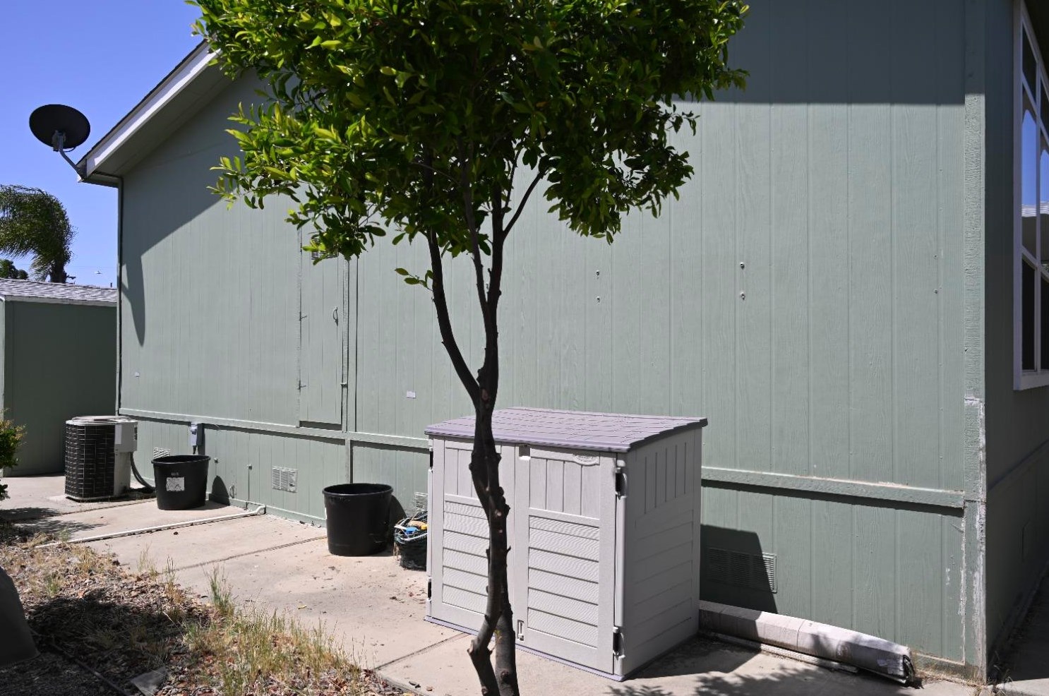 1584 Duke Dr, Livingston CA  95334-9343 exterior