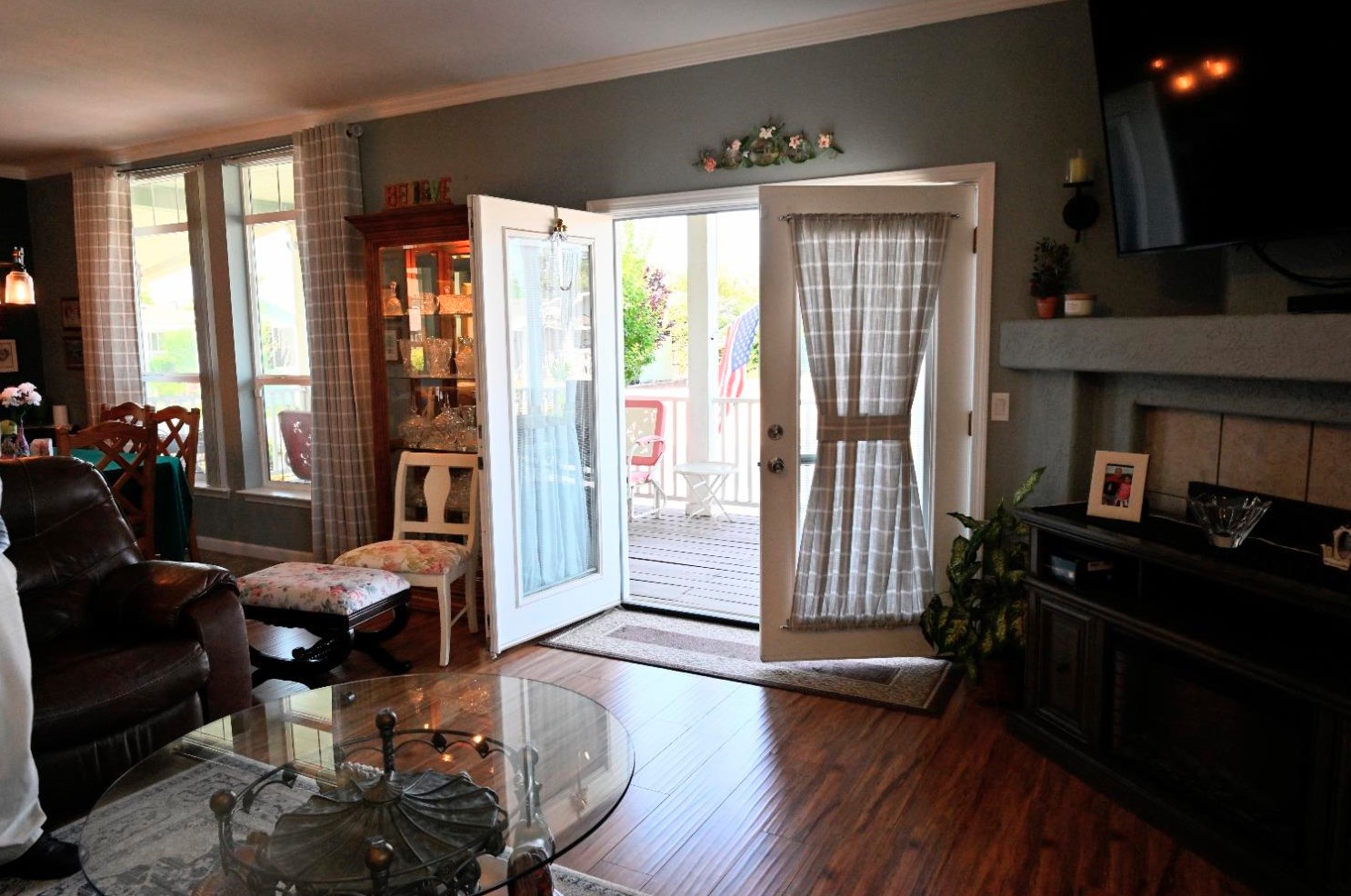 1584 Duke Dr, Livingston CA  95334-9343 exterior