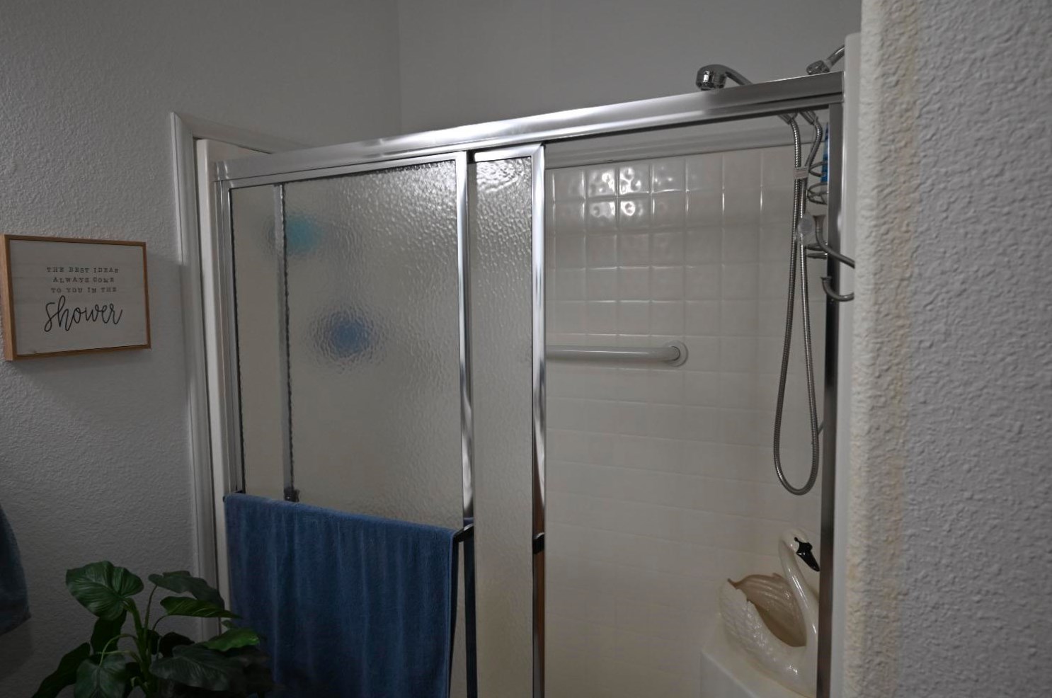 1584 Duke Dr, Livingston CA  95334-9343 exterior