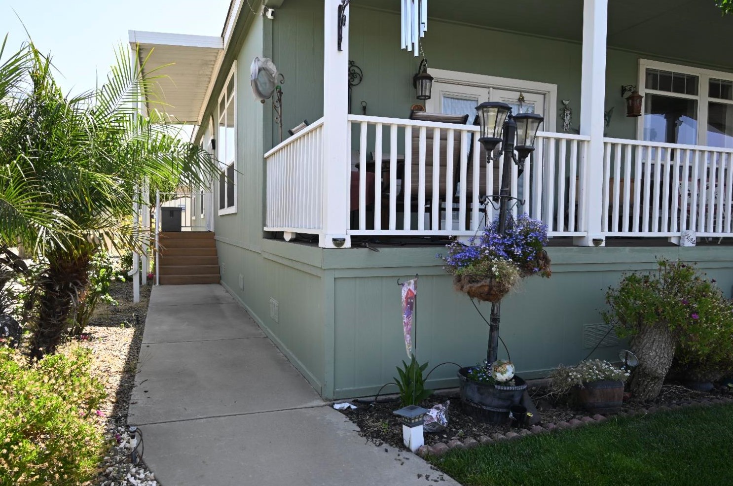 1584 Duke Dr, Livingston CA  95334-9343 exterior