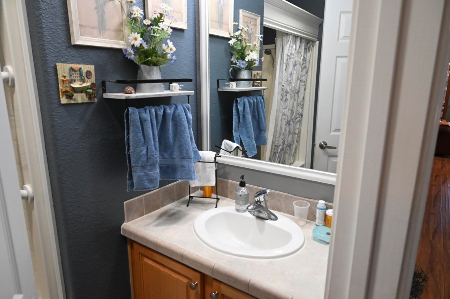 1584 Duke Dr, Livingston CA  95334-9343 exterior