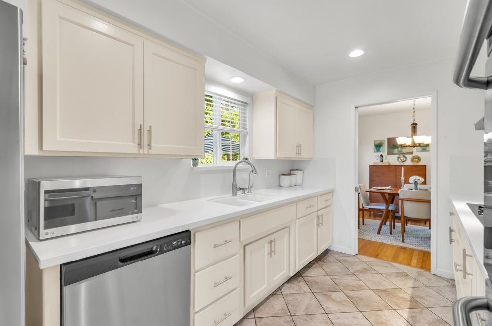 1840 Maryal Dr, Sacramento CA  95864-1548 exterior