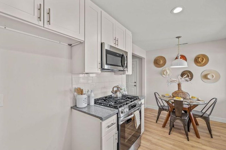 5652 Bradd Way, Sacramento CA  95822-3102 exterior