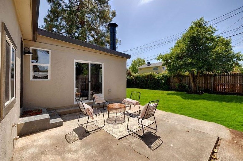 5652 Bradd Way, Sacramento CA  95822-3102 exterior