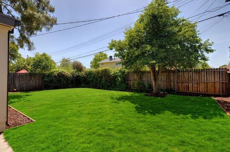 5652 Bradd Way, Sacramento CA  95822-3102 exterior