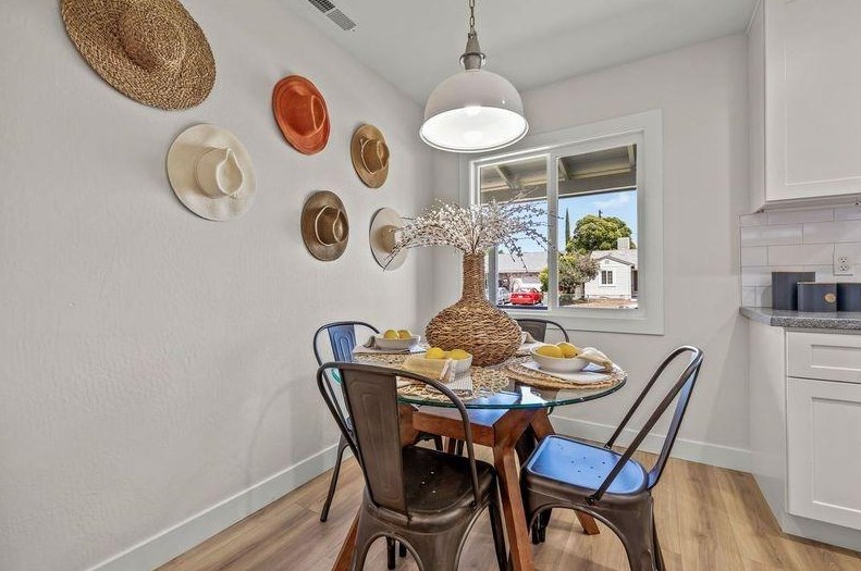 5652 Bradd Way, Sacramento CA  95822-3102 exterior