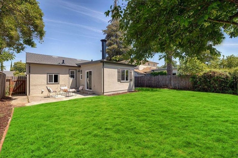 5652 Bradd Way, Sacramento CA  95822-3102 exterior