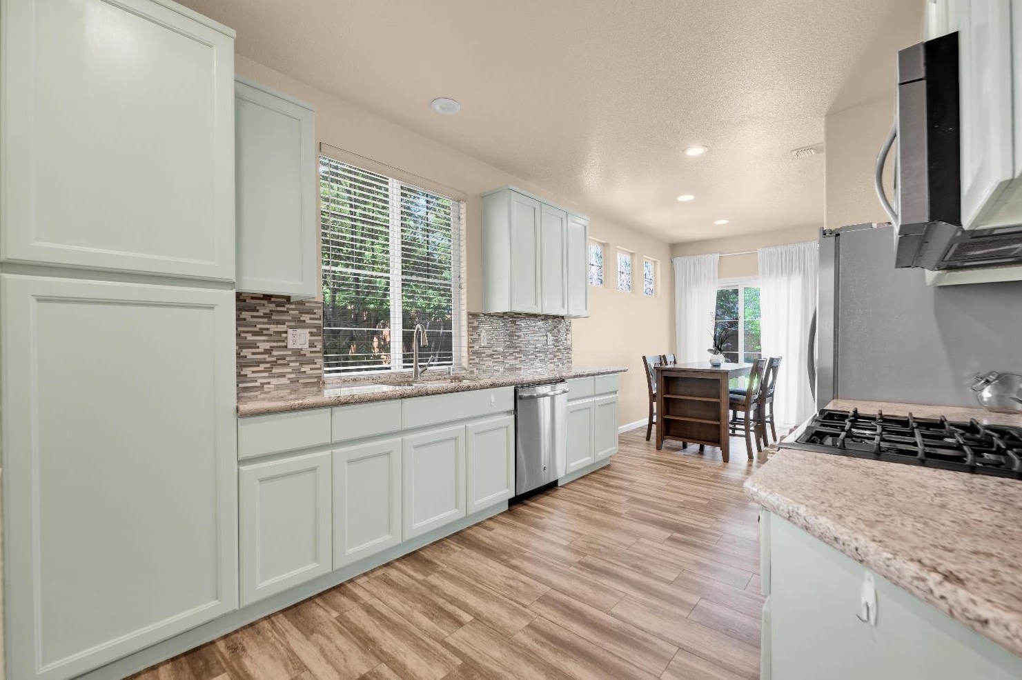 3355 Seymour Ct, West Sacramento CA  95691-5408 exterior