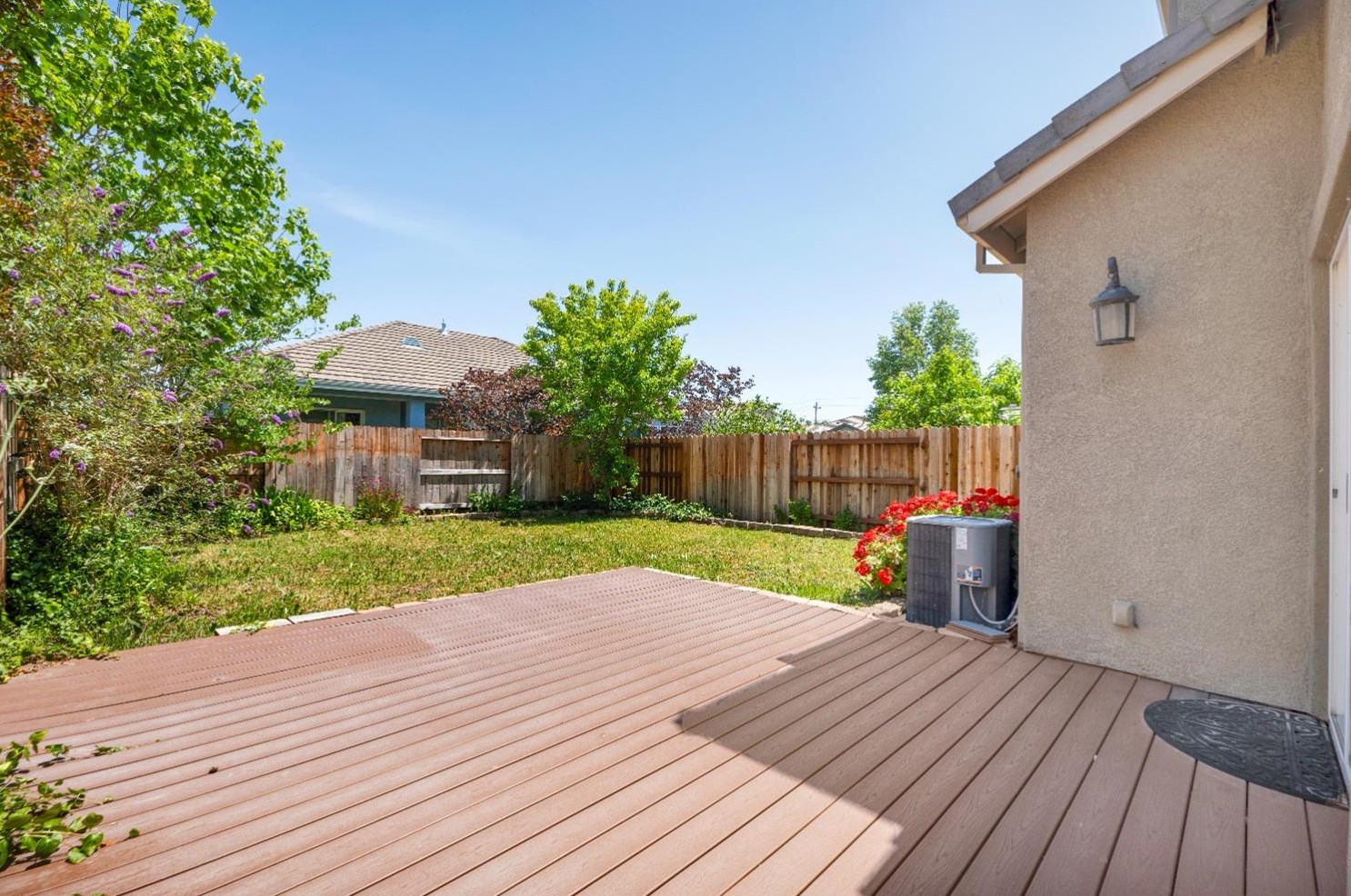 3355 Seymour Ct, West Sacramento CA  95691-5408 exterior