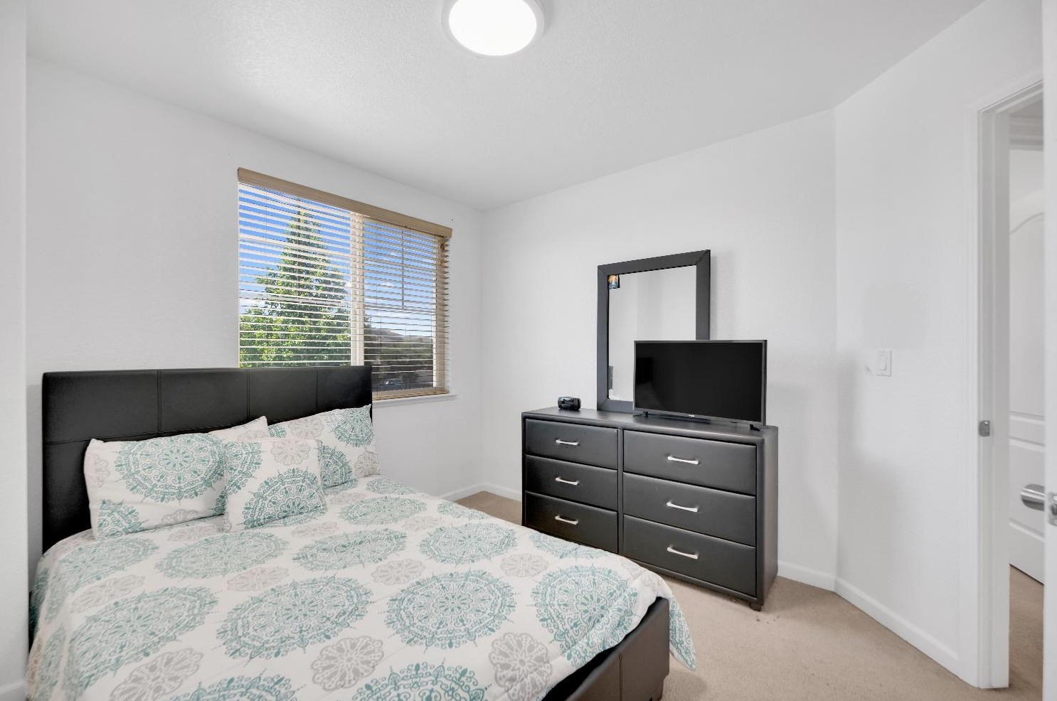 3355 Seymour Ct, West Sacramento CA  95691-5408 exterior