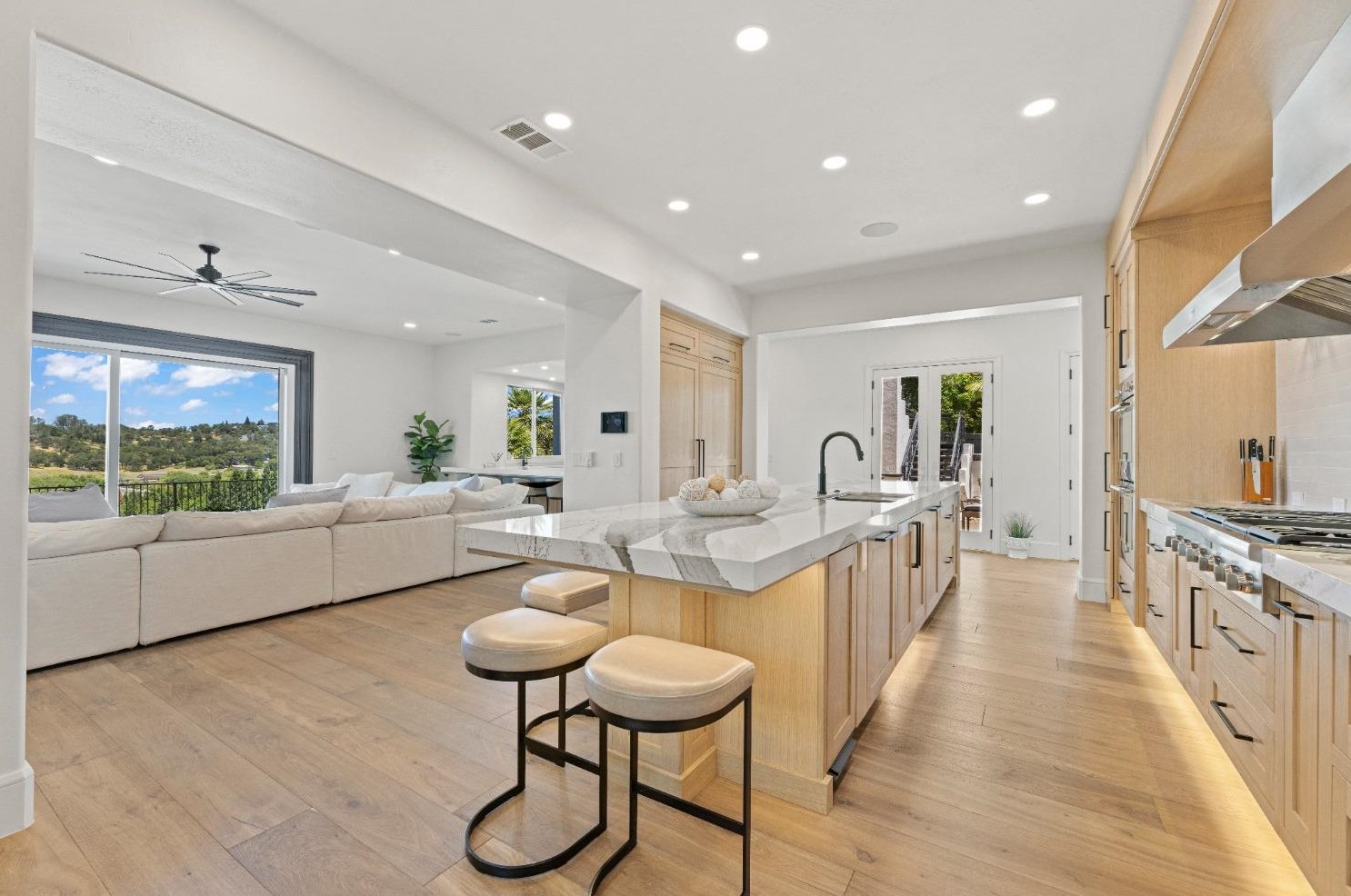 236 Socrates Pl, Folsom CA 95762-3957 exterior