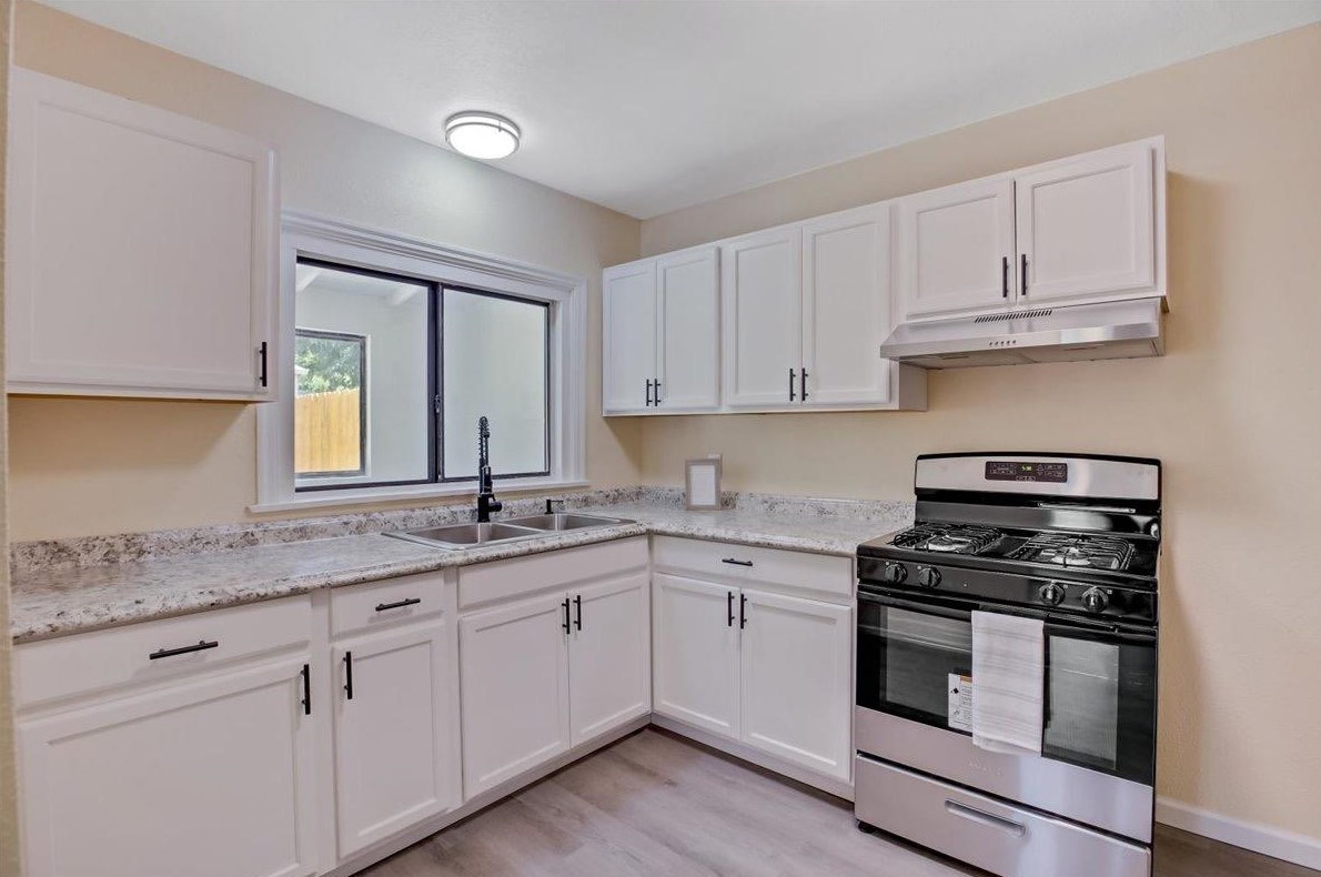 752 Jewell Ave, Yuba City CA  95991-5433 exterior