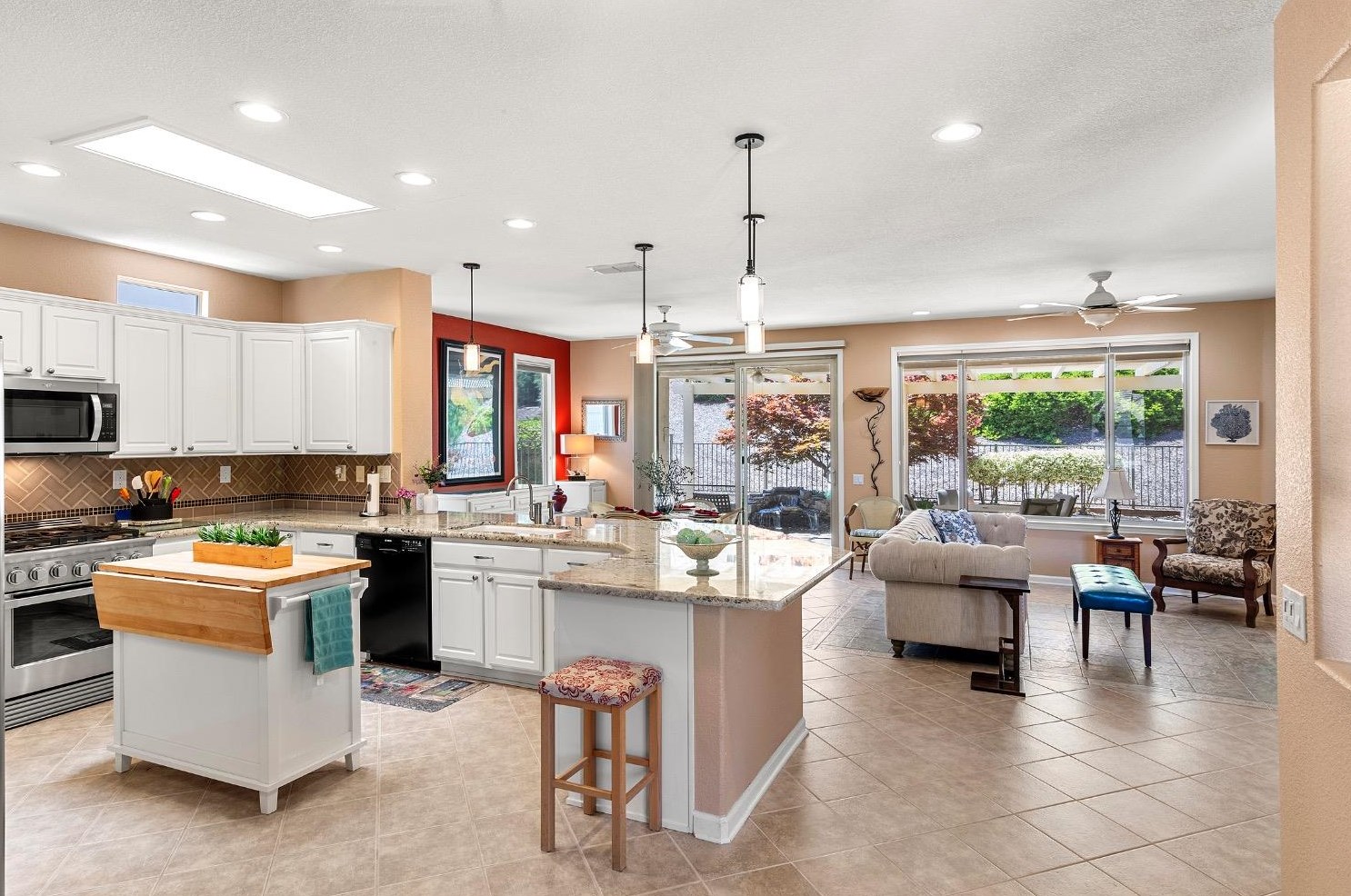 1573 Summerhill Ln, Lincoln CA  95648-8348 exterior