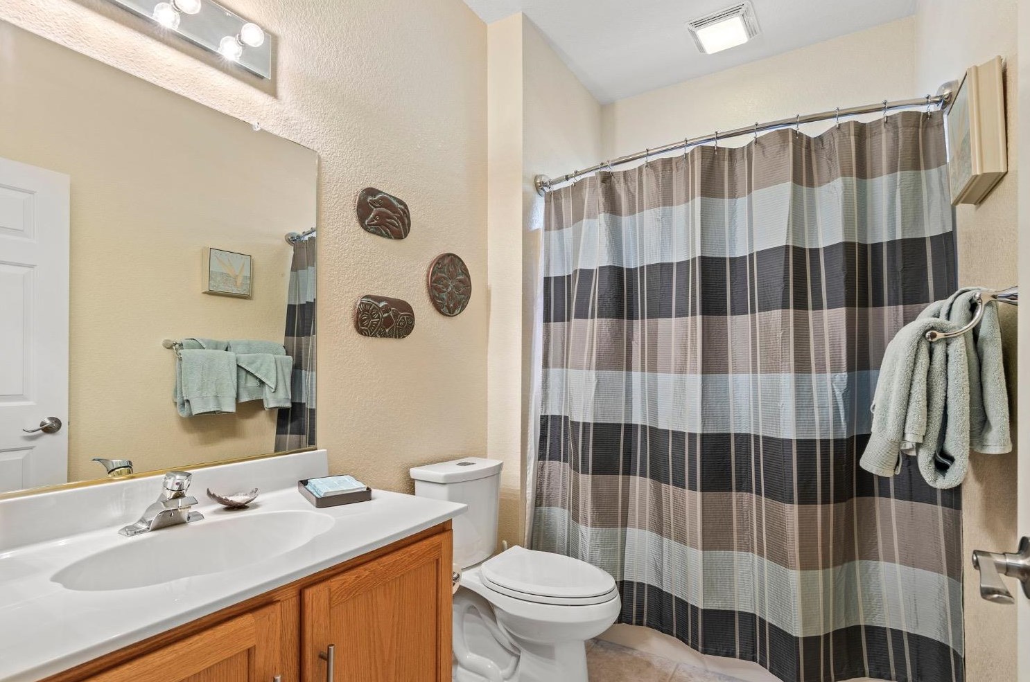 320 Shepherds Ct, Lincoln CA  95648-8601 exterior