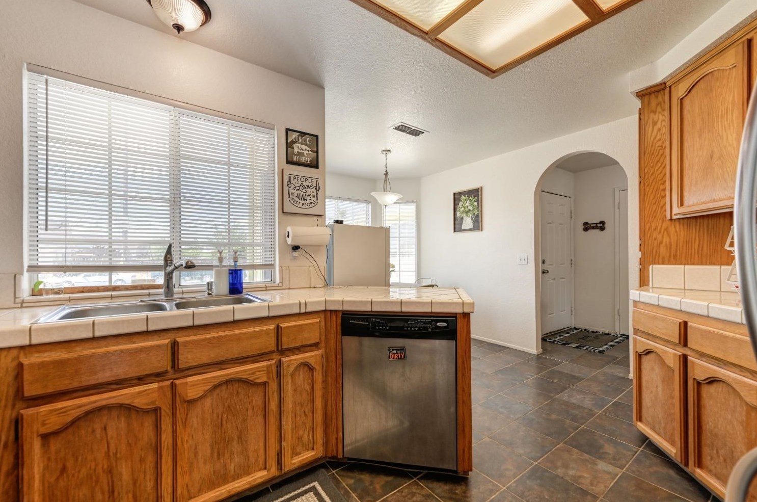 8220 Stevenson Ave, Sacramento CA  95828-5208 exterior