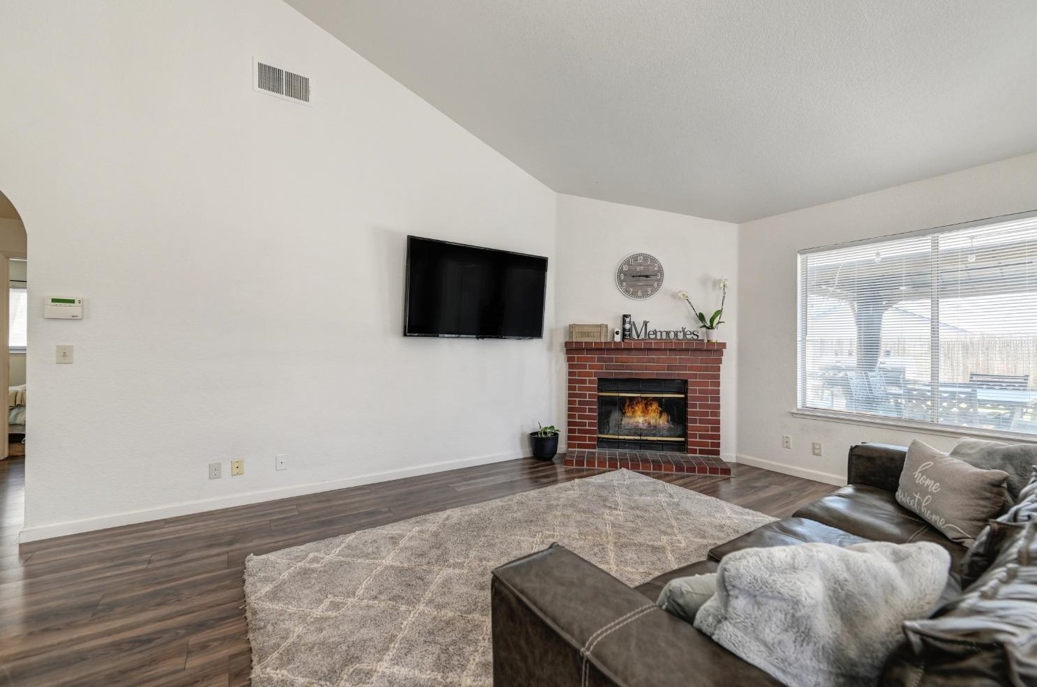 8220 Stevenson Ave, Sacramento CA  95828-5208 exterior