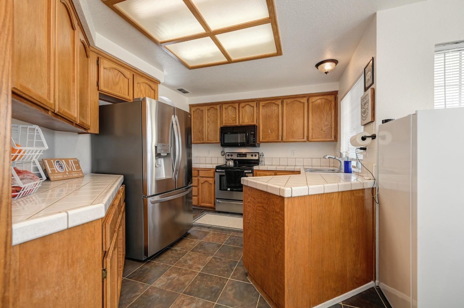 8220 Stevenson Ave, Sacramento CA  95828-5208 exterior