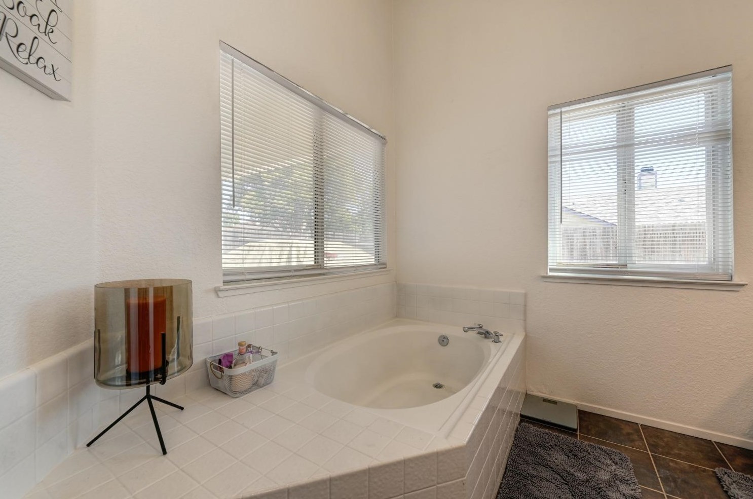8220 Stevenson Ave, Sacramento CA  95828-5208 exterior