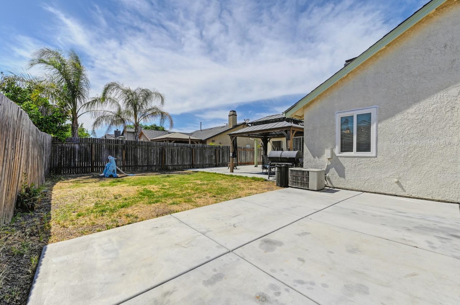 8220 Stevenson Ave, Sacramento CA  95828-5208 exterior