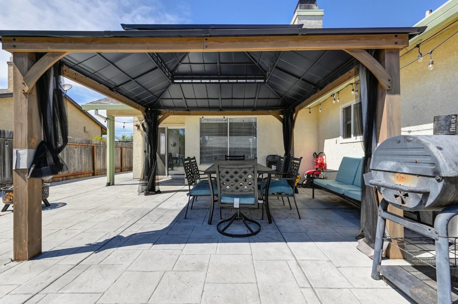8220 Stevenson Ave, Sacramento CA  95828-5208 exterior