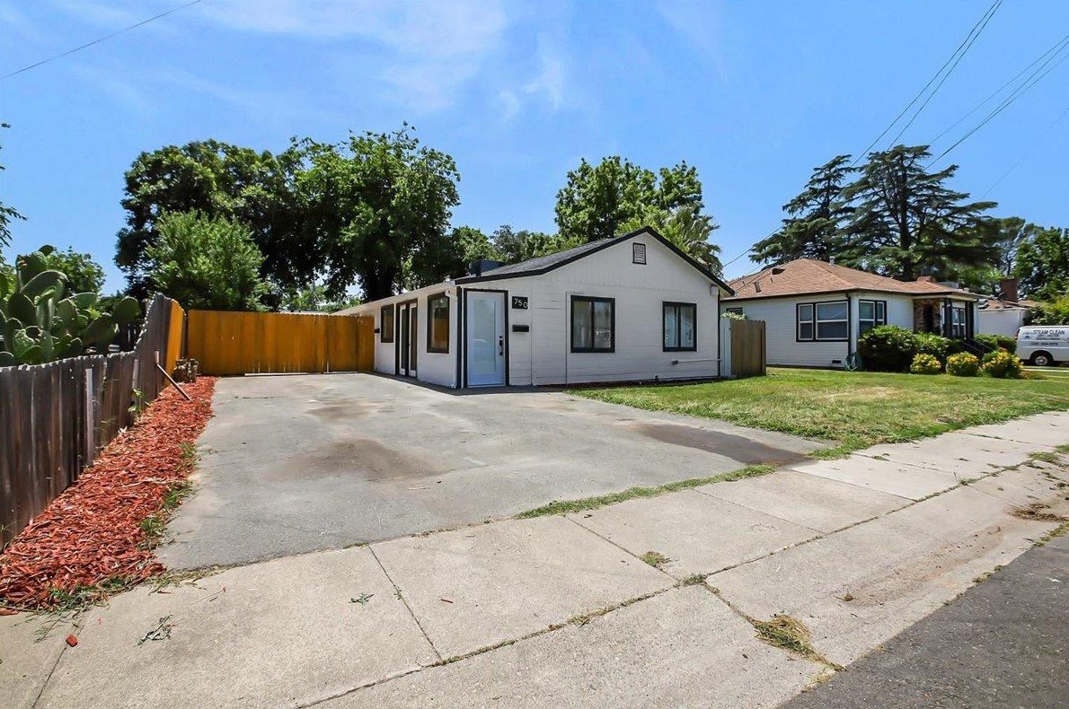 752 Jewell Ave, Yuba City CA  95991-5433 exterior