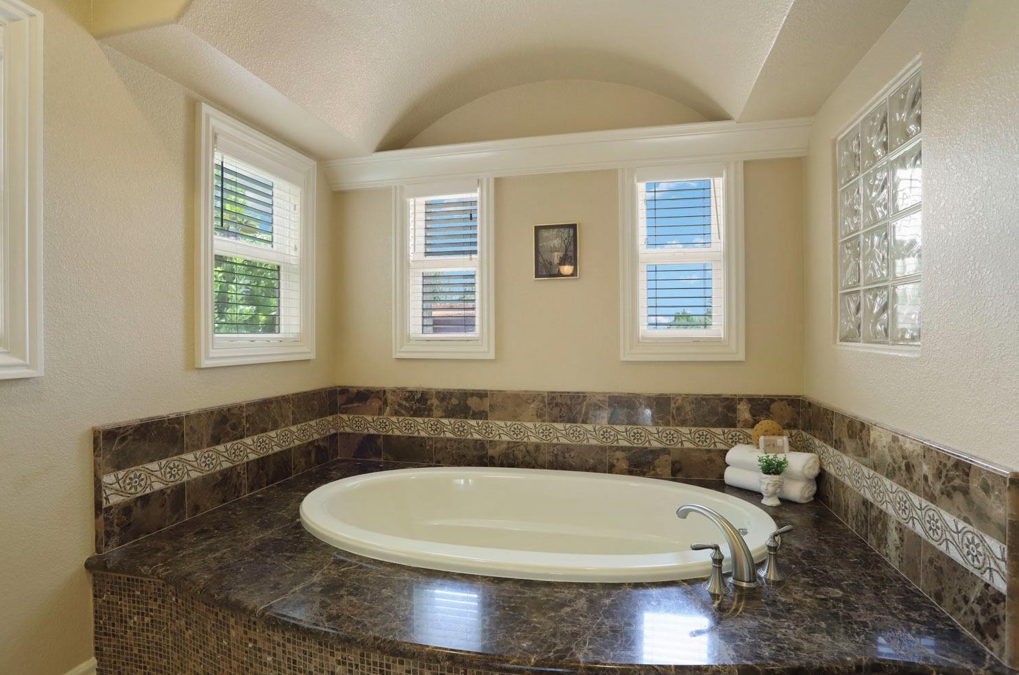 2506 Canal Dr, Lodi CA 95242-4818 exterior