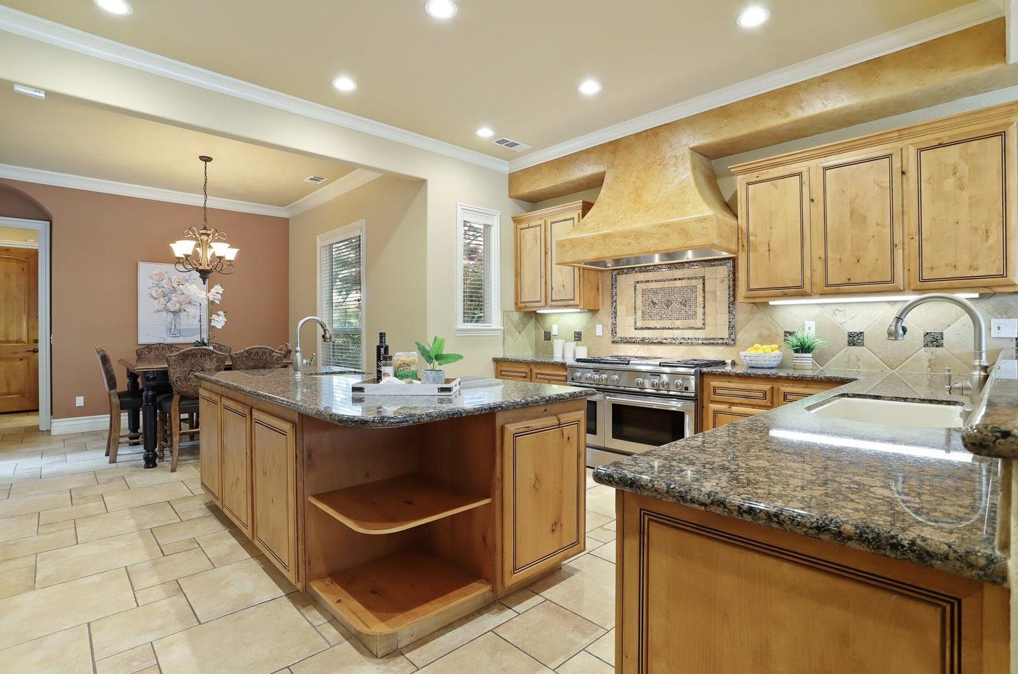 2506 Canal Dr, Lodi CA 95242-4818 exterior