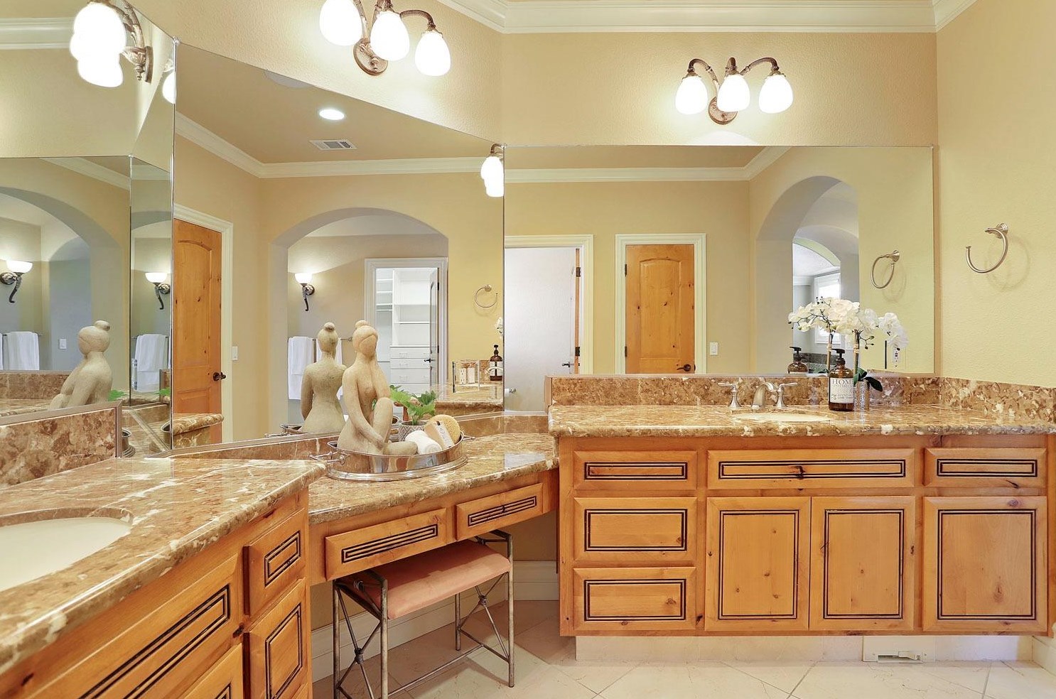 2506 Canal Dr, Lodi CA 95242-4818 exterior