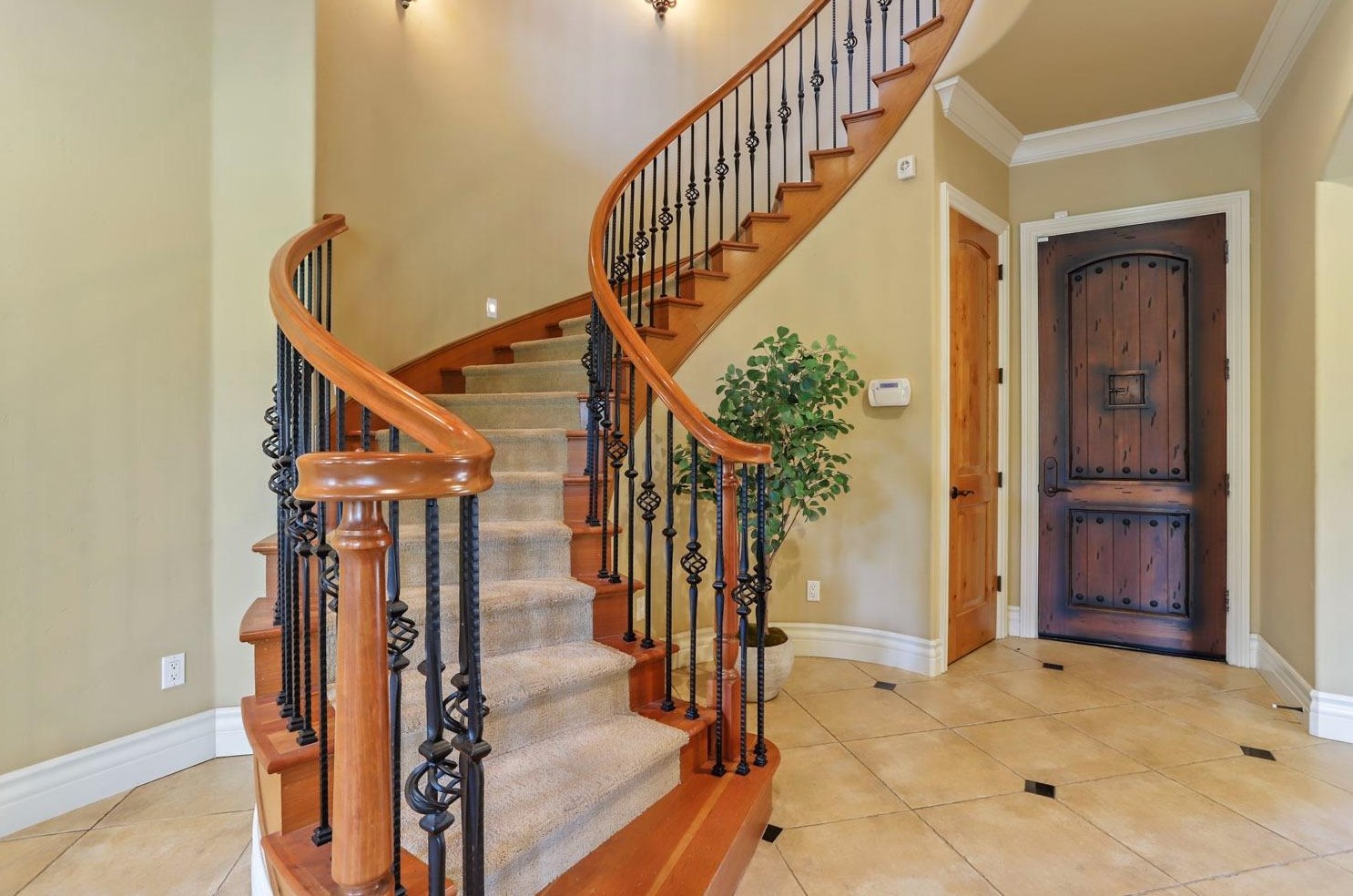 2506 Canal Dr, Lodi CA 95242-4818 exterior