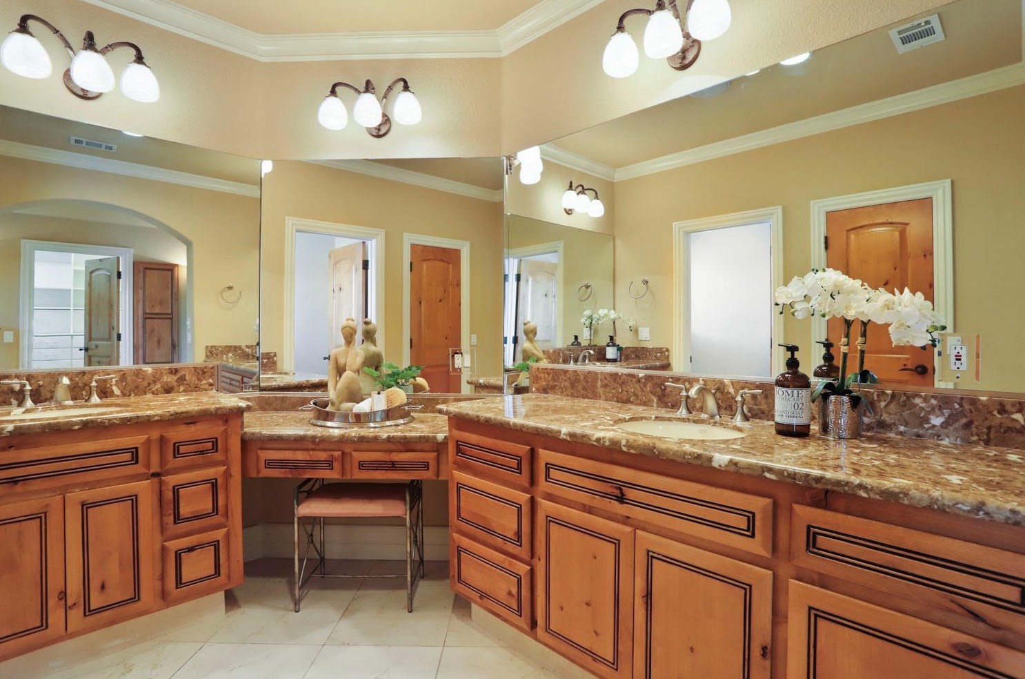 2506 Canal Dr, Lodi CA 95242-4818 exterior