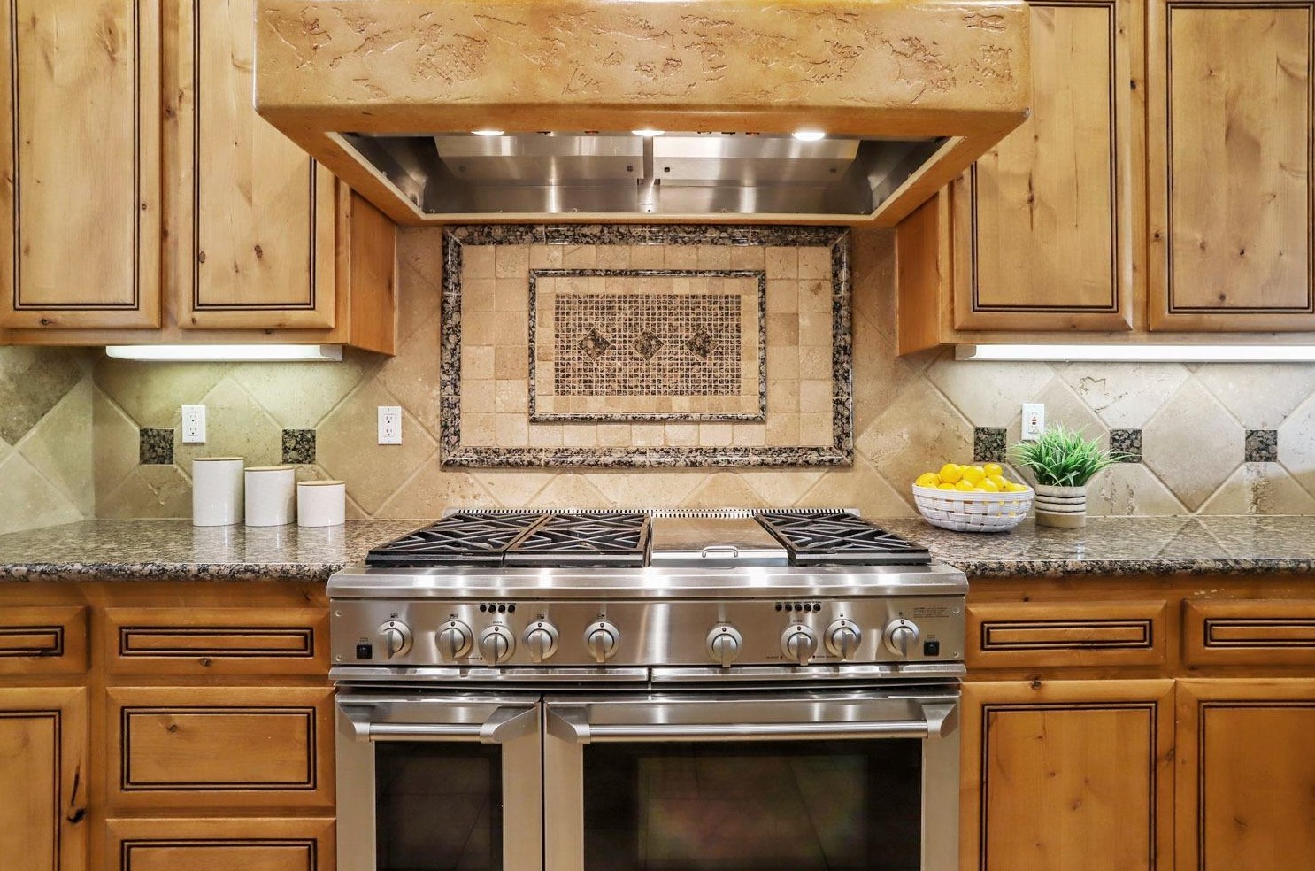 2506 Canal Dr, Lodi CA 95242-4818 exterior