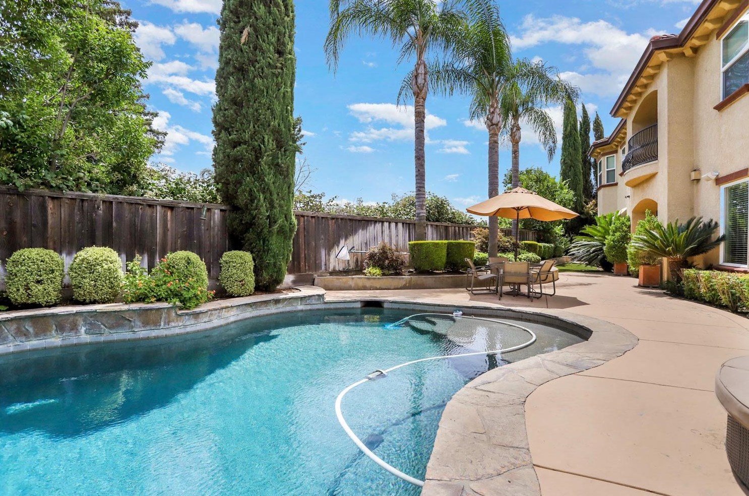 2506 Canal Dr, Lodi CA 95242-4818 exterior