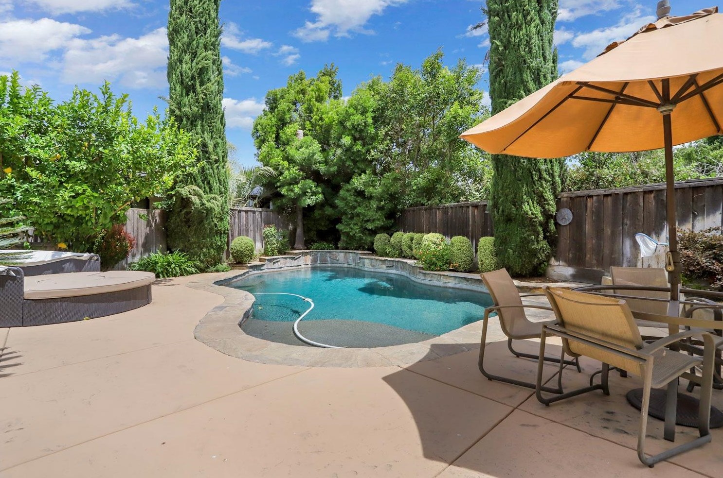 2506 Canal Dr, Lodi CA 95242-4818 exterior