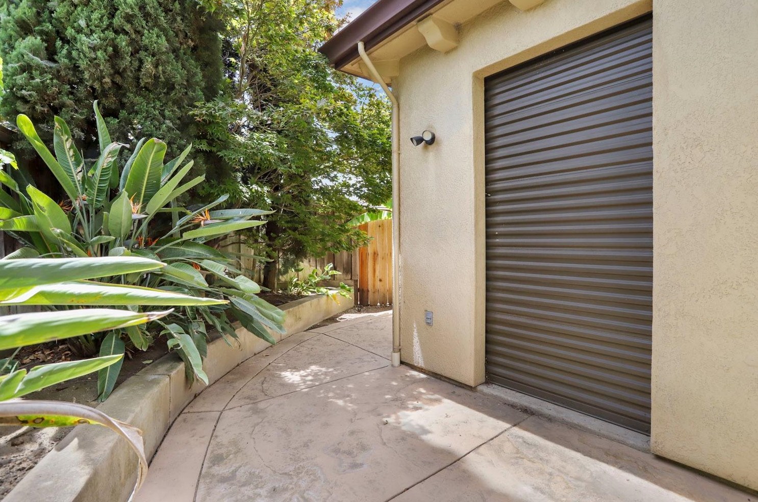 2506 Canal Dr, Lodi CA 95242-4818 exterior