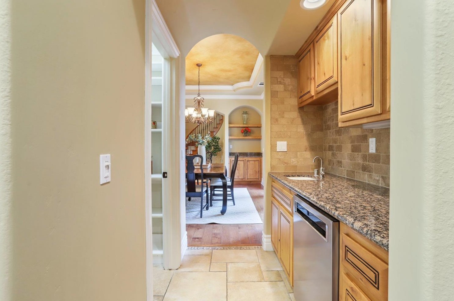 2506 Canal Dr, Lodi CA 95242-4818 exterior