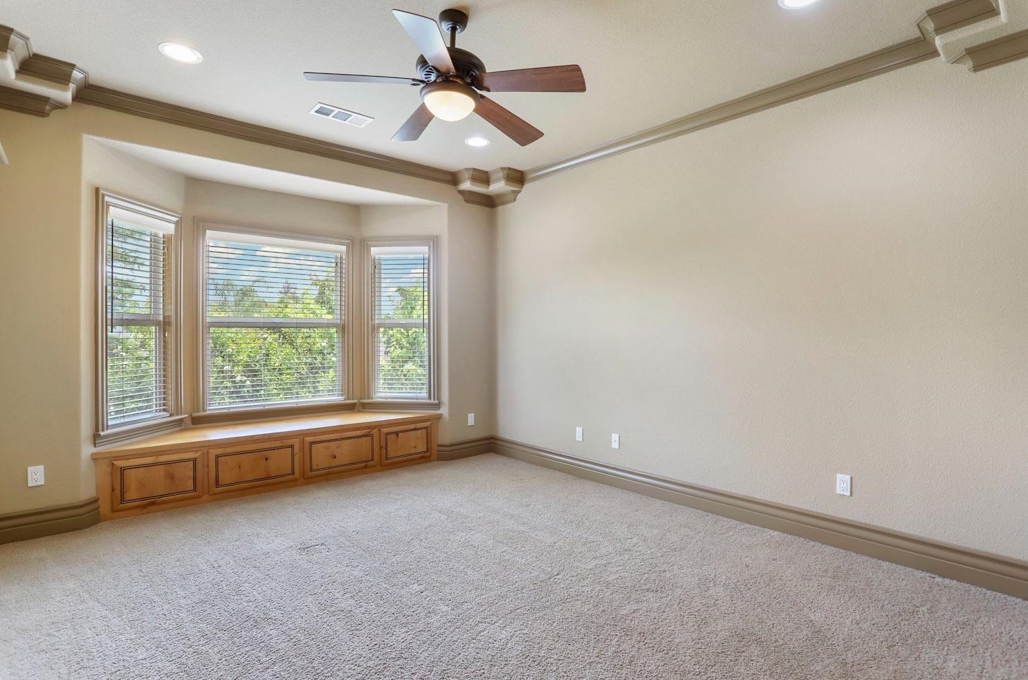 2506 Canal Dr, Lodi CA 95242-4818 exterior