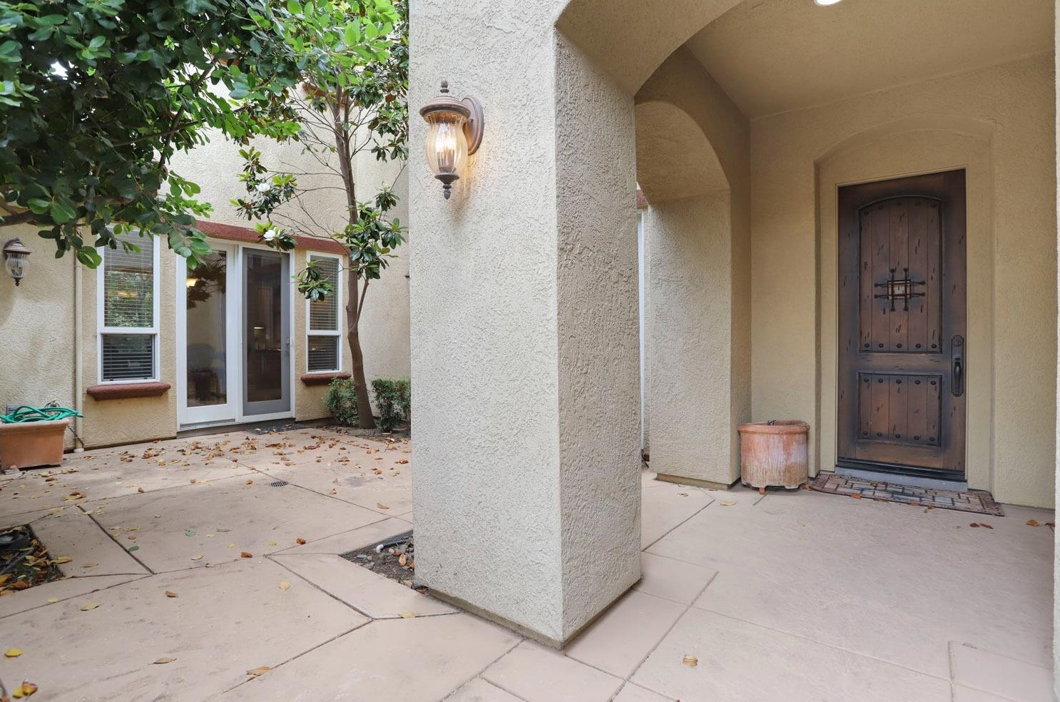 2506 Canal Dr, Lodi CA 95242-4818 exterior