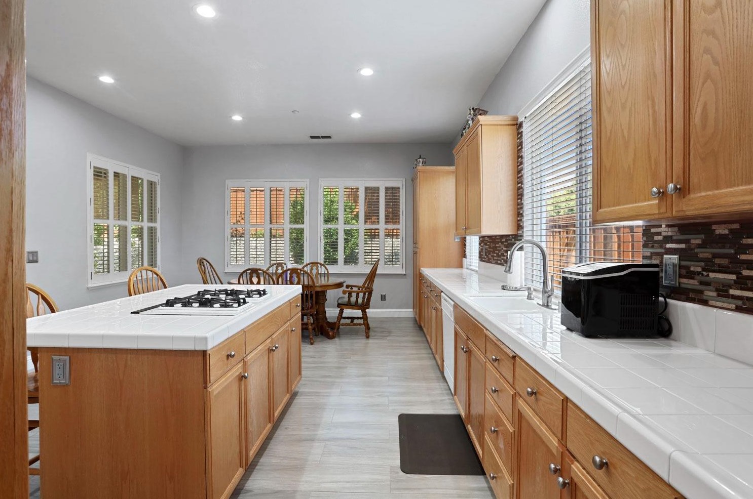 1625 Dawnview Dr, Los Angeles CA  94513-6550 exterior