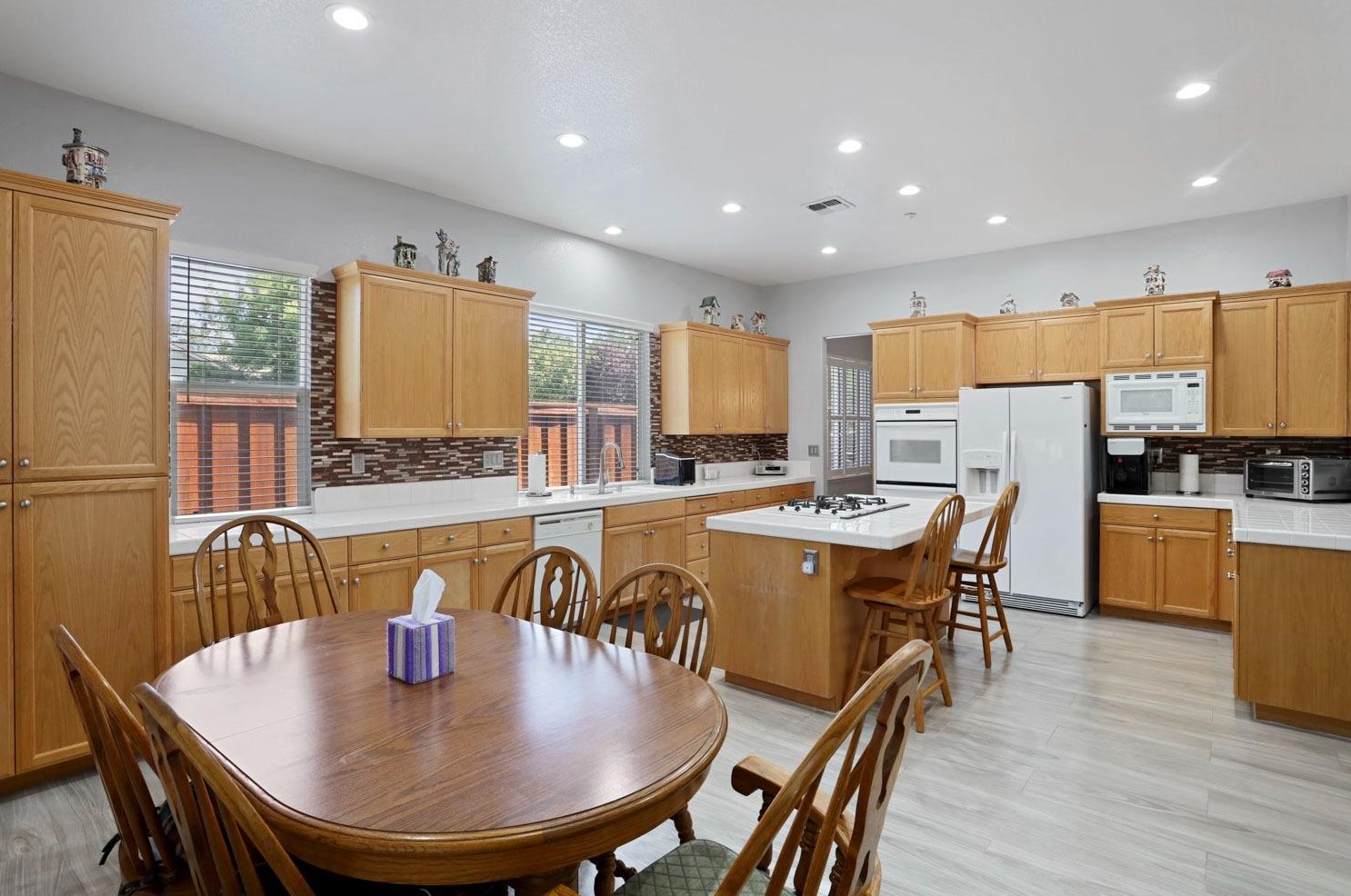 1625 Dawnview Dr, Los Angeles CA  94513-6550 exterior