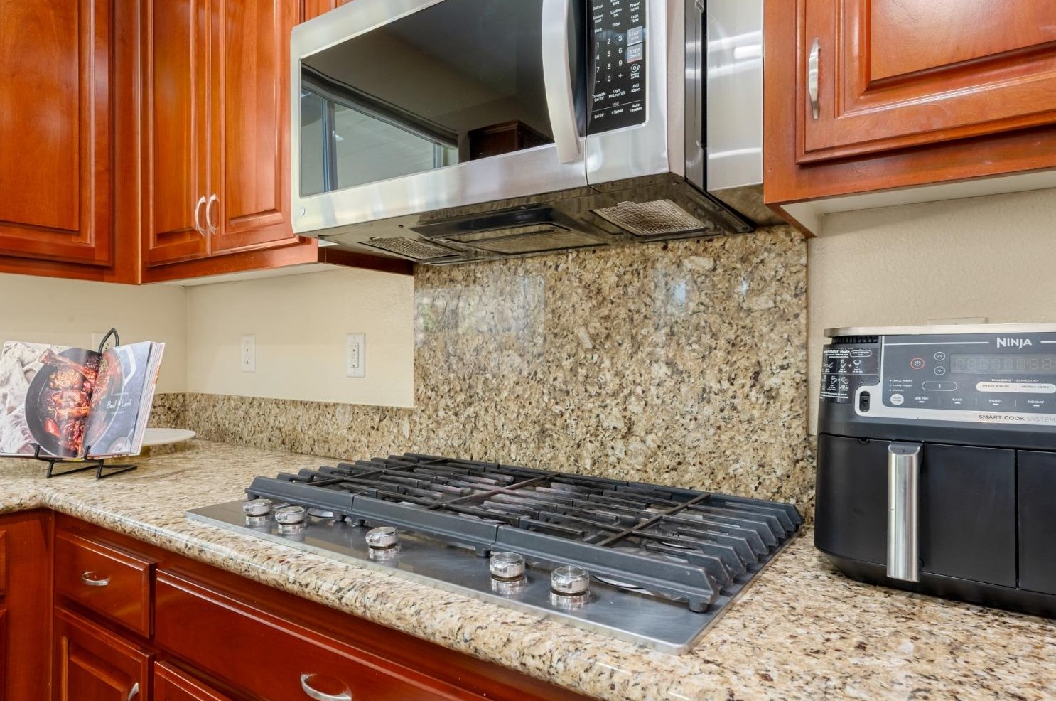 9980 Shiraz Pl, Elk Grove CA  exterior