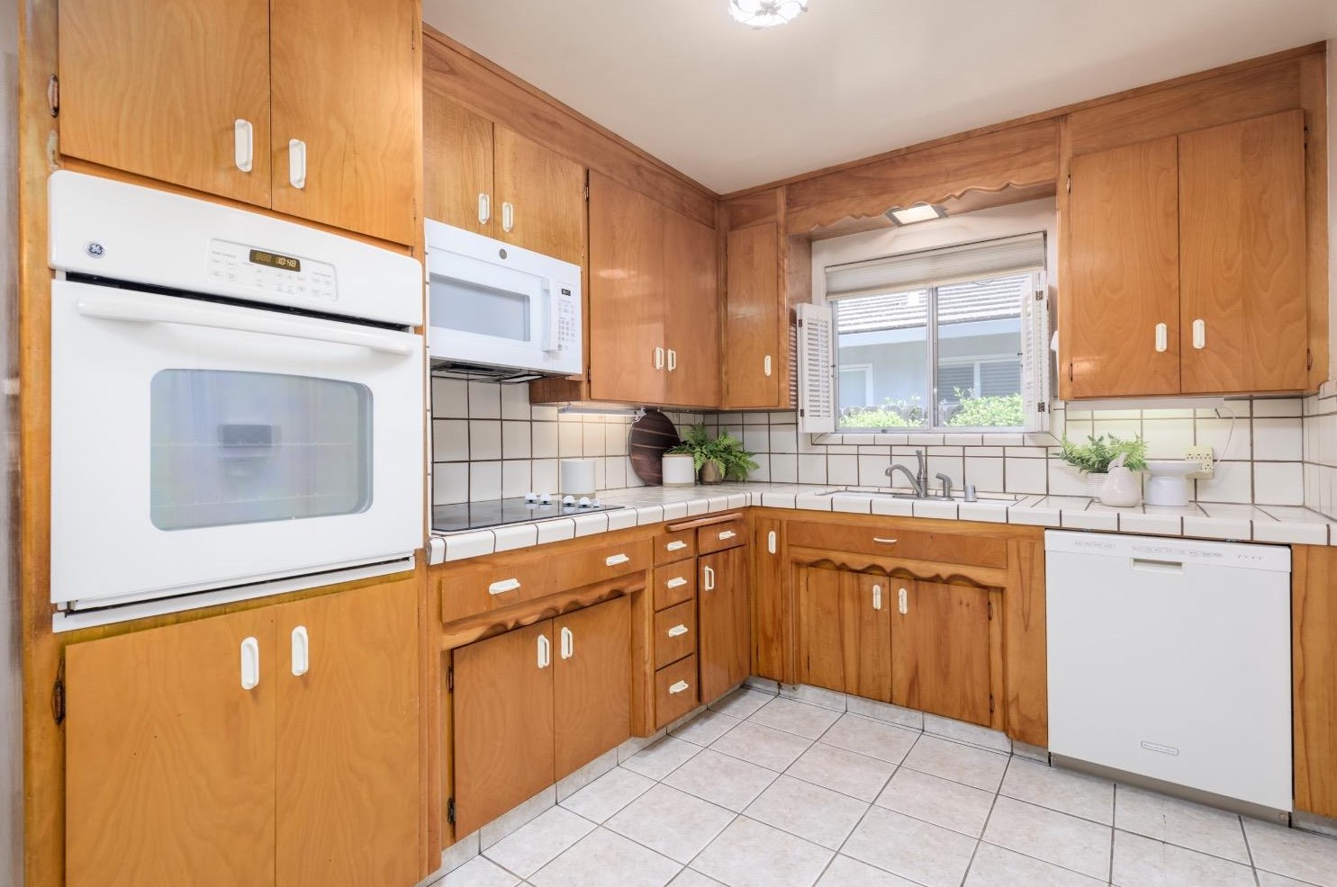 1212 St, Woodland CA  95695-2659 exterior