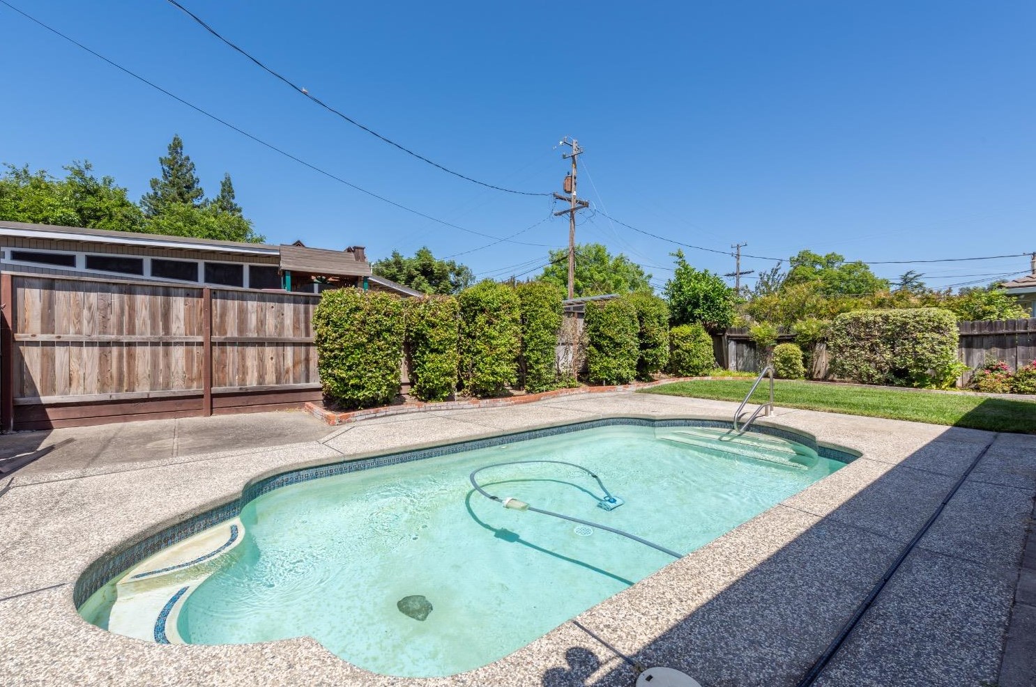 1212 St, Woodland CA  95695-2659 exterior