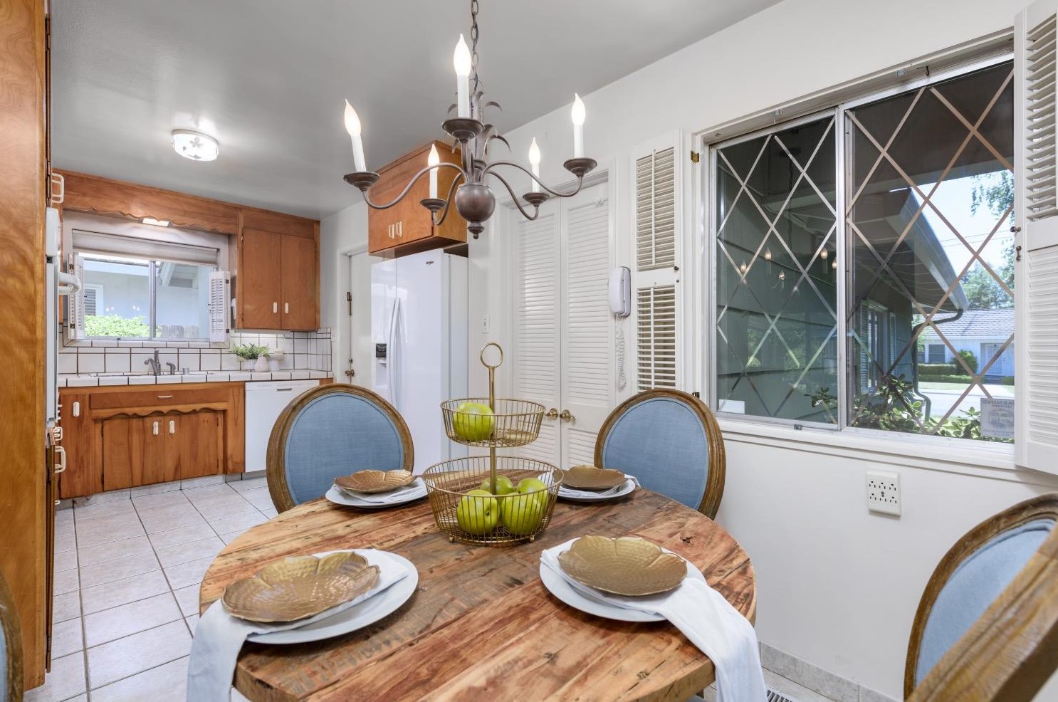 1212 St, Woodland CA  95695-2659 exterior