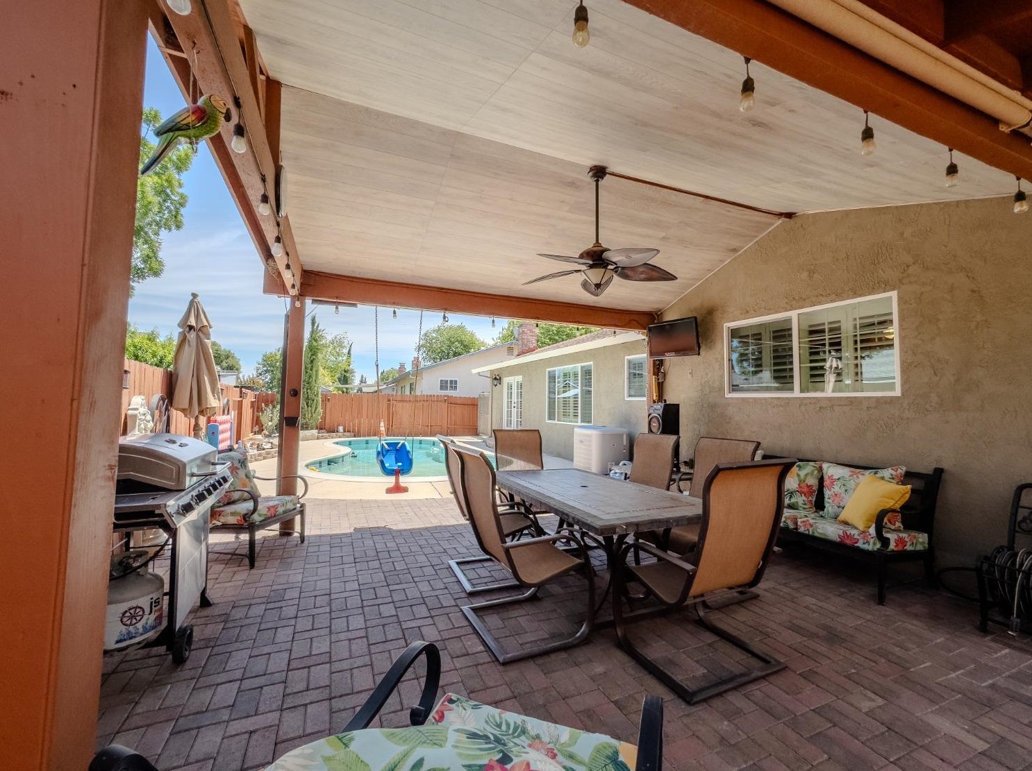 113 Hacienda Ln, Woodland CA  95695-5461 exterior